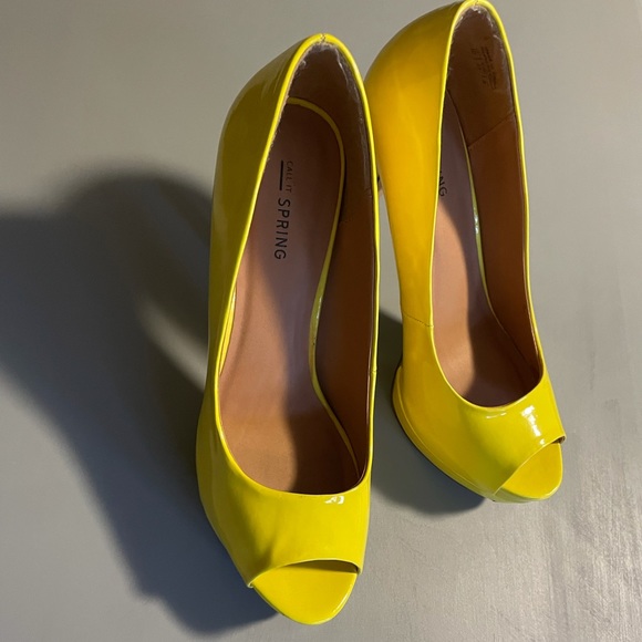 Yellow high heels open toe shoes size US 10 - Picture 2 of 3